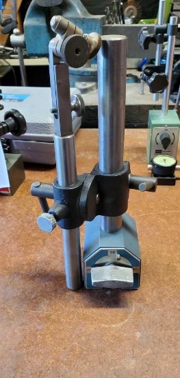 BROWN AND SHARPE MAGNETIC BASE