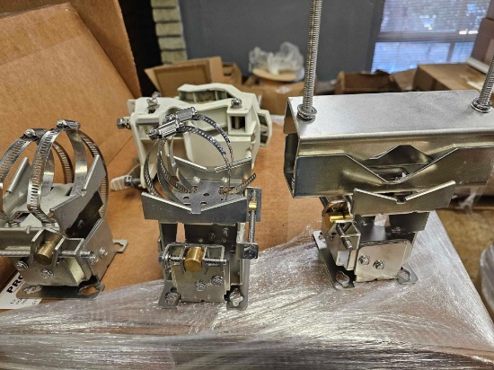 4 ANTENNA MOUNTS