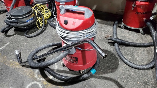 PULLMAN HOLT HEPA VACUUM