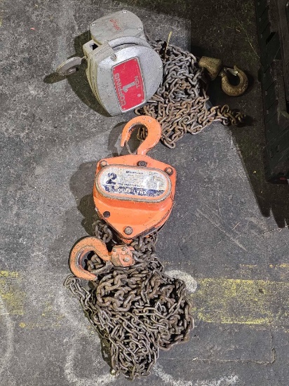 TWO CHAIN HOISTS