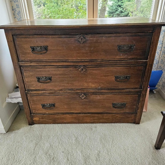 1930S VINTAGE 3 DRAWER DRESSER