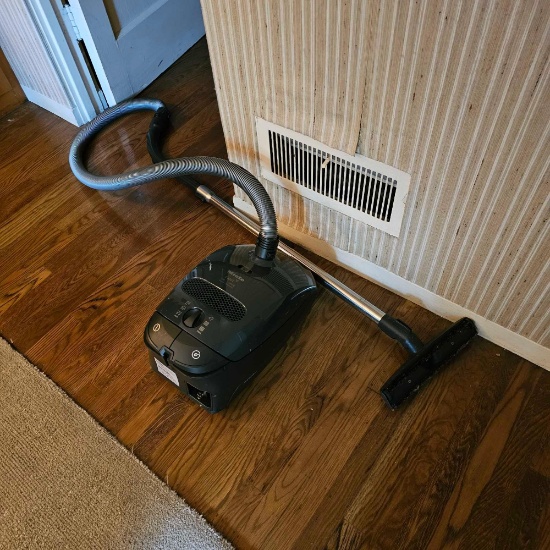 MIELE CANISTER VACUUM
