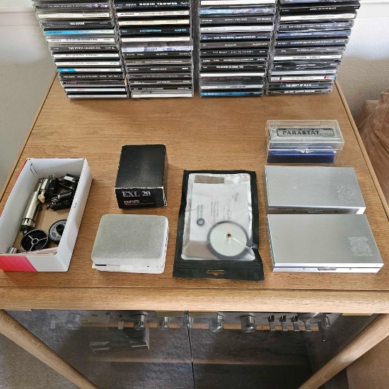 SMALL GROUNP OF TURNTABLE NEEDLES AND PARTS