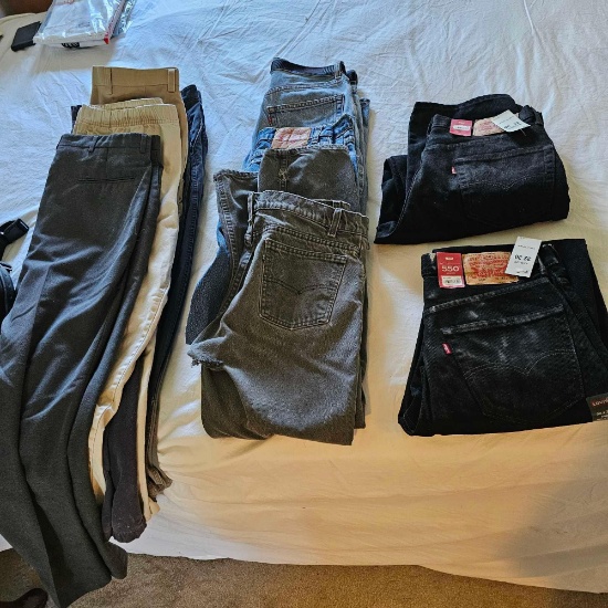 GROUP LOT OF MENS CLOTHING