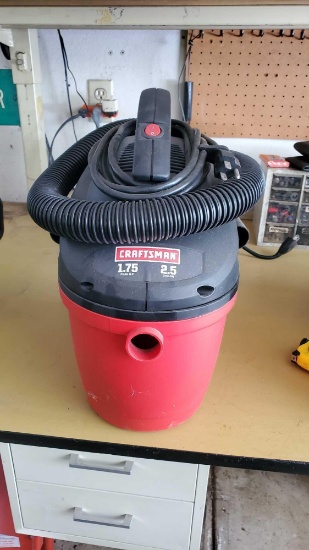 CRAFTSMAN 2.5 GAL SHOP VAC