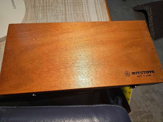 MITUTOYO 511 SERIES BORE GAGE W/ MICROMETER HEAD