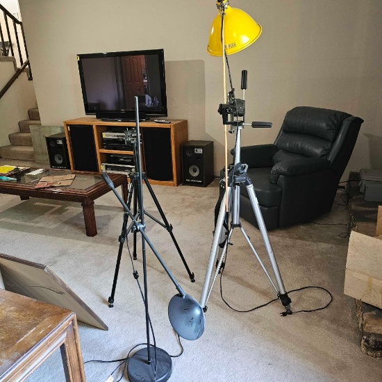2 HEAVY DUTY TRIPODS AND 3 LIGHT SOURCES