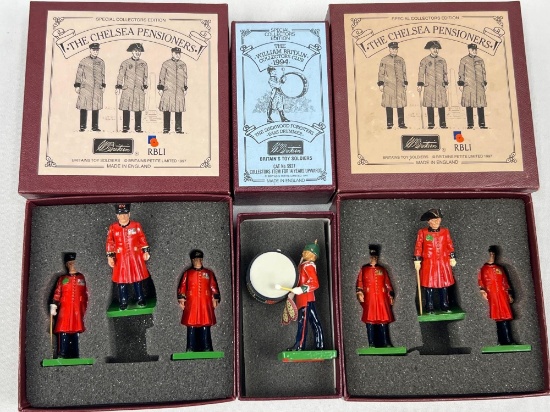 BRITAINS PENSIONERS AND MUSICIAN TOYS