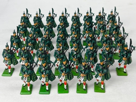 BRITAINS LOT GORDON HIGHLANDER PIPERS
