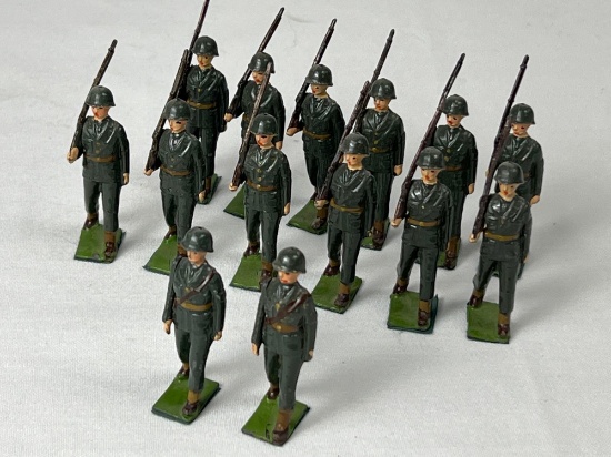 BRITAINS LOT OF U.S. ARMY SOLDIERS
