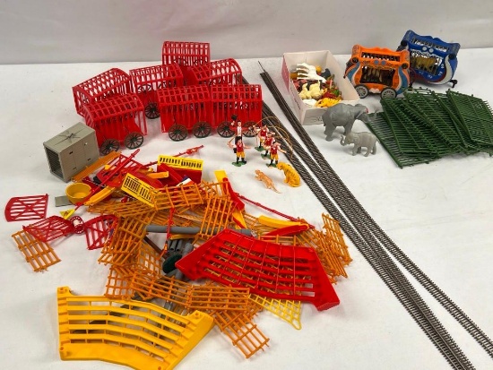 MIXED LOT OF PLASTIC CIRCUS TOYS