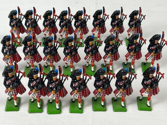 BRITAINS BLACK WATCH SCOTS GUARD PIPERS