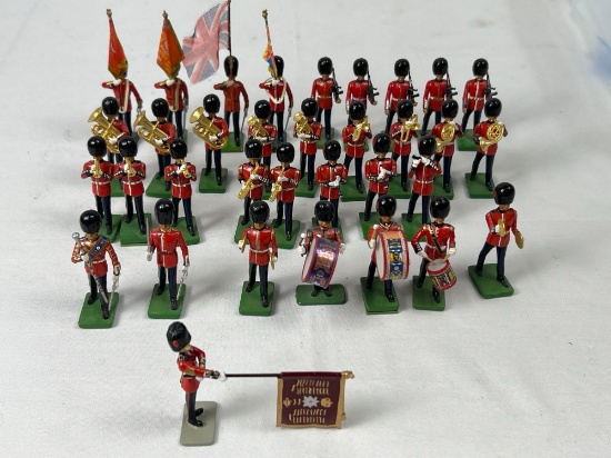 BRITAINS MIXED LOT OF MARCHING BAND AND COLOR GUARDS