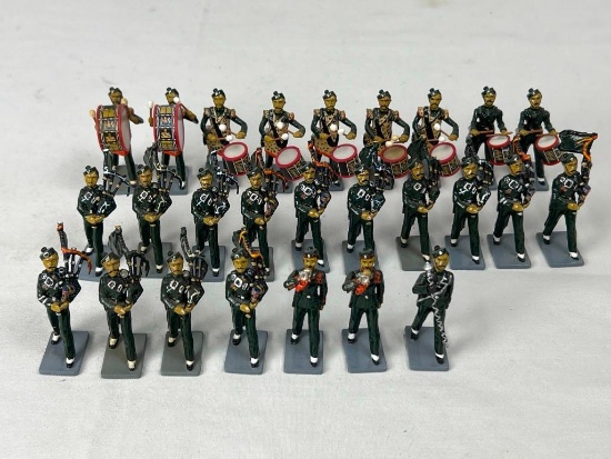 BRITAINS GURKHA PIPE BAND GROUPING