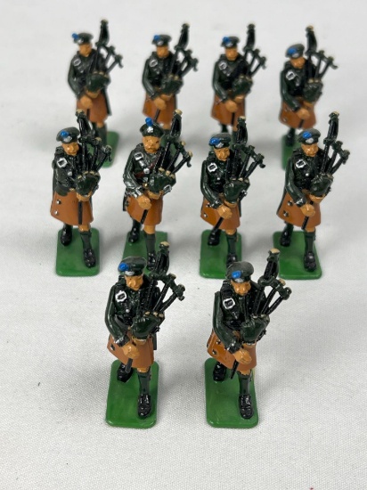 BRITAINS IRISH GUARD PIPERS