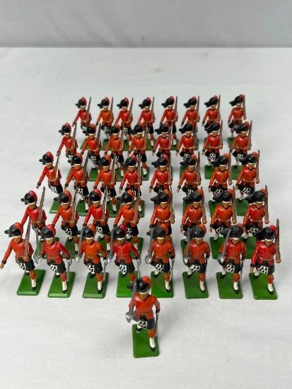 BRITAINS LOT OF BLACK WATCH SOLDIERS