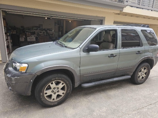 LOW MILEAGE 2005 FORD ESCAPE XLT