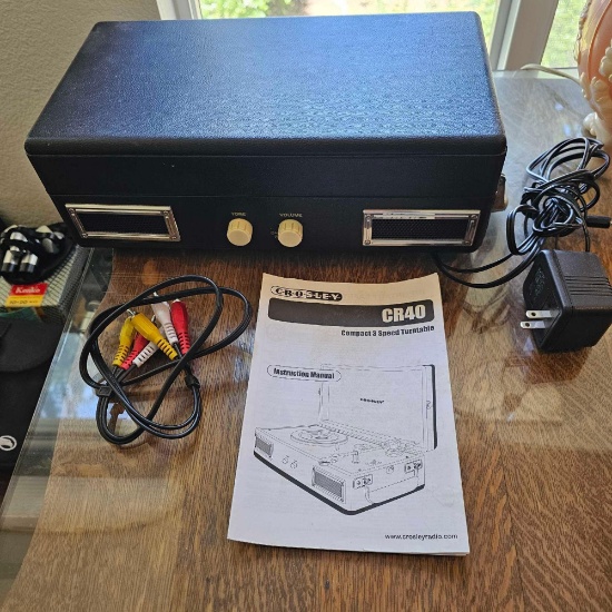 CROSLEY COMPACT TURNTABLE