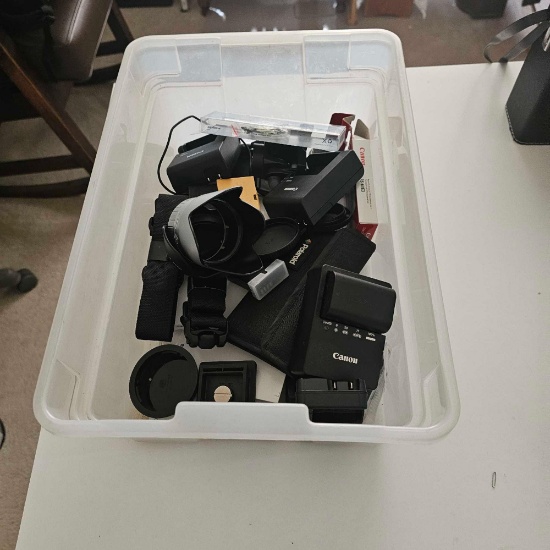 GROUP LOT OF CAMERA SUPPLIES