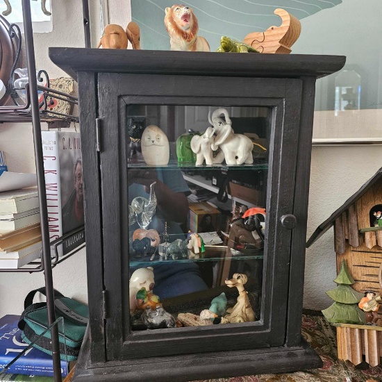VINTAGE DISPLAY CASE