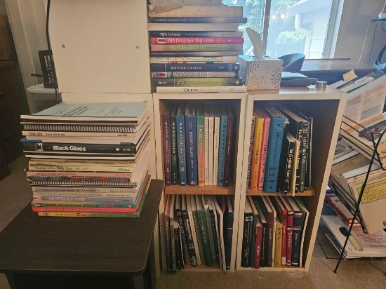 COLLECTIBLE DEPRESSION GLASS BOOKS