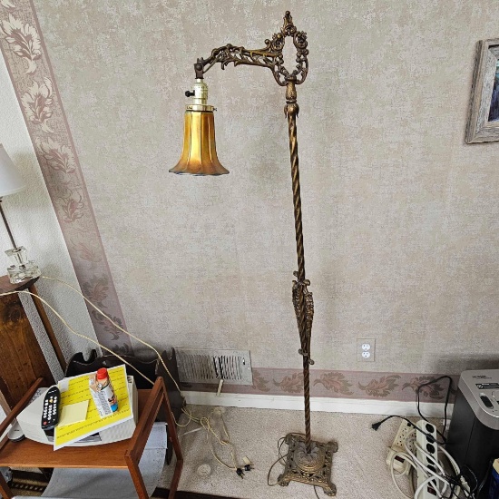 CARNIVAL GLASS METAL POLE LAMP