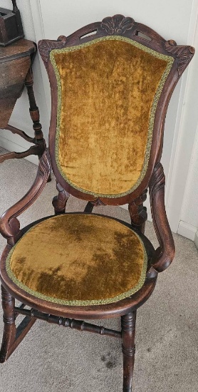 VINTAGE VELVET ROCKING CHAIR