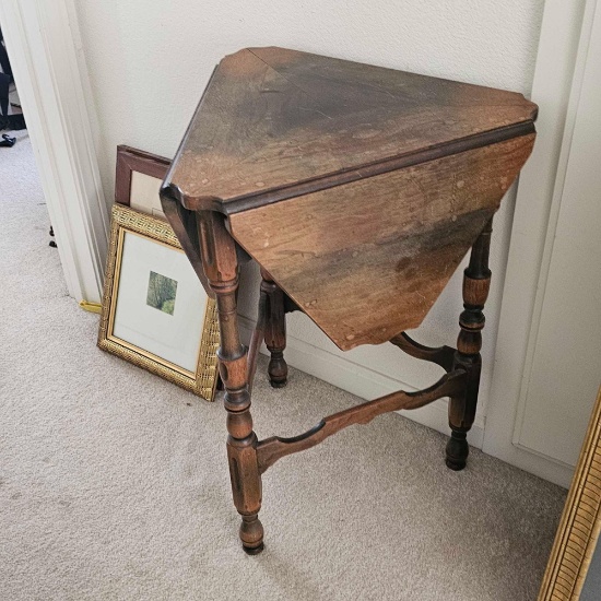 TRI CORNER FOLDING TABLE