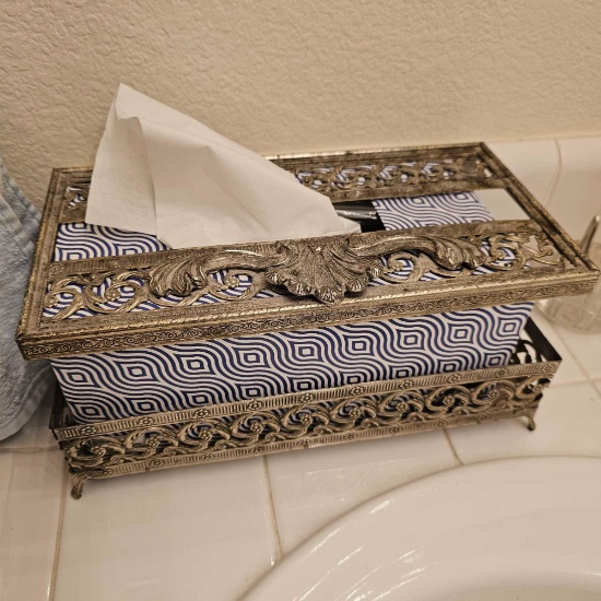 BATHROOM CONTENTS AND LINEN CLOSET