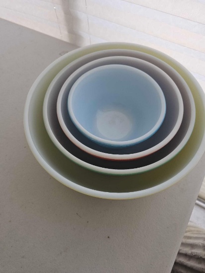 VINTAGE PYREX BOWLS