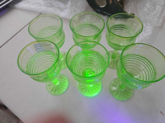 VASELINE GLASS HOCKING CIRCLE SMALL GLASSES