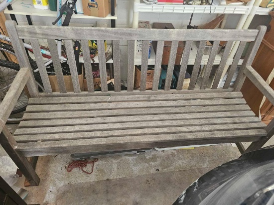 WOODEN BENCH
