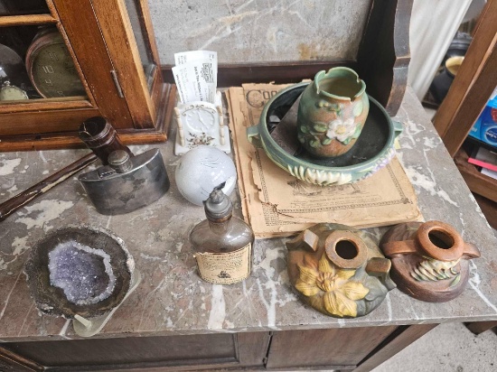 CONTENTS ON THE WASH STAND