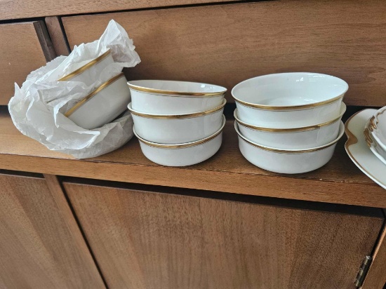 MIXED LOT OF GOLD TRIMMED CHINA