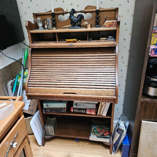 SMALL OAK ROLL TOP DESK