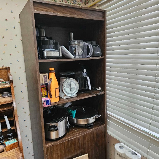 CABINET OF SMALL APPLIANCES