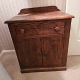 SMALL OAK CABINET