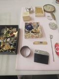 MIXED LOT OF COSTUME JEWELRY