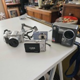 GROUP LOT OF DIGITAL CAMERAS