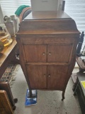 ANTIQUE VICTOR VICTOROLA TALKING MACHINE