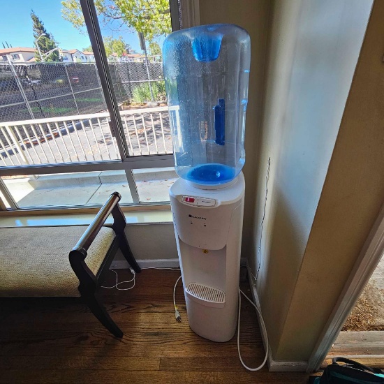 GLACIER BAY WATER DISPENSER