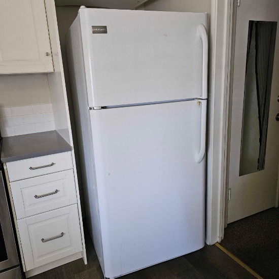 FRIGIDAIRE KITCHEN TOP BOTTOM REFRIGERATOR