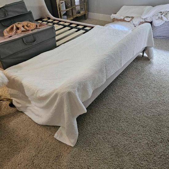 COMFORTERS AND BLANKETS