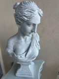 OUTDOOR WOMAN BUST DECOR