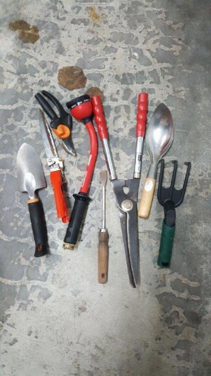 lot of hand tools - Will not be shipped