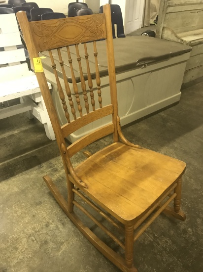 Wood rocking chair (lot 11)