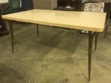 Table (lot 10)