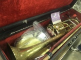 King trombone in case *has some cracks, see pics* (lot 10)