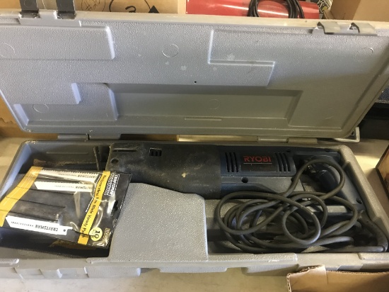 Ryobi Reciprocating Saw with blades in case (lot 4)