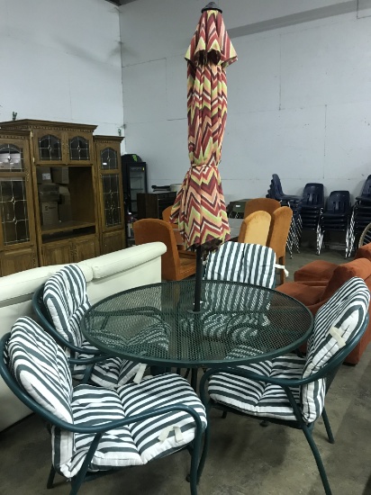 6 Pc. Outdoor Patio Set: Table, 4 Chairs & Chevron Umbrella, also includes cushions (lot 3)